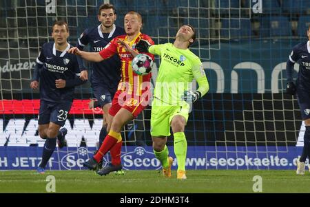 Ville de Bochum, Allemagne. 11 décembre 2020. Firo: 11.12.2020, Fuvuball, 2ème Bundesliga, saison 2020/2021, VfL Bochum - SC Paderborn 07 duels, Manuel Riemann contre Sebastian Vasiliadis | usage dans le monde crédit: dpa/Alay Live News Banque D'Images