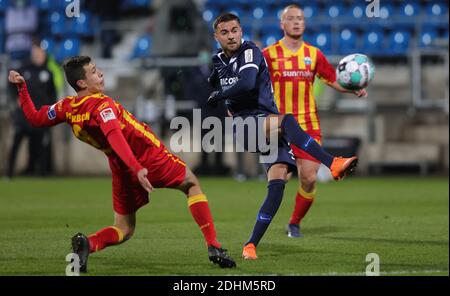 Ville de Bochum, Allemagne. 11 décembre 2020. Firo: 11.12.2020, football, 2.Bundesliga, saison 2020/2021, VfL Bochum - SC Paderborn 07 Milos Pantovic, duels, action individuelle | utilisation dans le monde crédit: dpa/Alamy Live News Banque D'Images