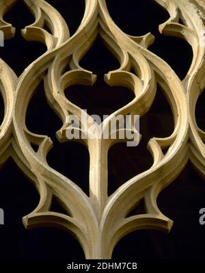 Espagne, Catalogne, province de Tarragone, Aiguamúrcia. Monastère de Santes Creus. Ancien monastère cistercien. Cloître gothique, conçu par Reynard de Fonoll, dont le travail a été poursuivi par son disciple Guillem de Seguer. Trace géométrique du cloître, détail. Banque D'Images