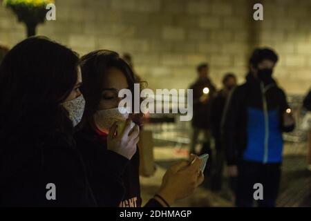 Malaga, Espagne. 11 décembre 2020. Barcelone, Catalogne, Espagne. 11 décembre 2020. Des manifestants sont vus parler aux manifestants.le vendredi de la future plateforme a organisé à Barcelone ce vendredi 11 décembre, un acte pour l'urgence climatique à l'occasion du cinquième anniversaire de l'Accord de Paris. Crédit : ZUMA Press, Inc./Alay Live News Banque D'Images