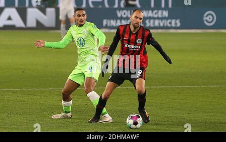 Ville de Wolfsburg, Allemagne. 08 décembre 2020. Firo: 11.12.2020 football, football 1. Bundesliga, saison 2020/2021 VfL Wolfsburg - SGE Eintracht Frankfurt ZWeikampf, Maxence Lacroix, Versus, Bas Dost | usage dans le monde crédit: dpa/Alay Live News Banque D'Images