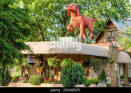 Alabama Northport Kentuck Art Center centre, Rusty grand chien en métal rouge Americana, Banque D'Images