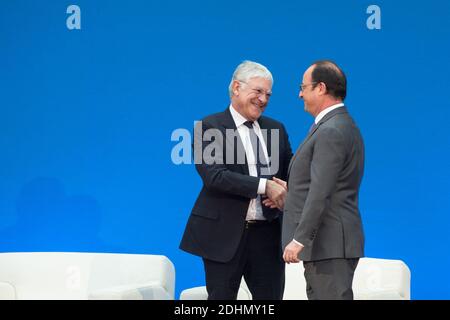 Le président français François Hollande et le président-directeur général de la Caisse des dépôts Pierre-René Lemas lors d'une cérémonie de lancement officiel de l'année du bicentenaire du Groupe Caisse des dépôts (Fonds France des dépôts et des lots), au Grand Palais à Paris, le 12 janvier 2016. Photo de Laurent Chamussy/Pool/ABACAPRESS.COM Banque D'Images