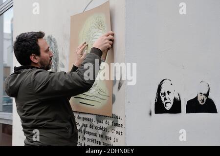 Le 13 janvier 2016, l'artiste français de streetart 'C215' applique un stenypaint représentant les caricaturistes de Charlie Hebdo tués devant l'ancien siège du magazine satirique dans la rue Nicolas Appert à Paris, en France. Photo d'Aurore Marechal/ABACAPRESS.COM Banque D'Images