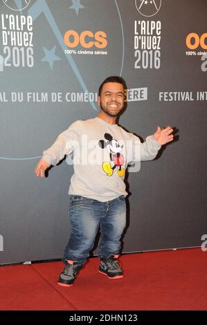Anouar Toubali posant pour la première de 'Pattaya' lors du 19e Festival de comédie de l'Alpe d'Huez, à l'Alpe d'Huez, France, le 14 janvier 2016. Photo de Mireille Ampilhac/ABACAPRESS.COM Banque D'Images
