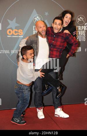 Anouar Toubali, Franck Gastambide, Malik Bentalha et Sabrina Ouazani posant pour la première de 'Pattaya' lors du 19e Festival de comédie de l'Alpe d'Huez, à l'Alpe d'Huez, France, le 14 janvier 2016. Photo de Mireille Ampilhac/ABACAPRESS.COM Banque D'Images
