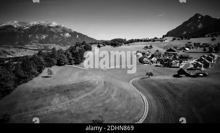 Nature pleine de beauté de la Suisse d'en haut en noir et blanc Banque D'Images