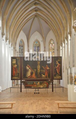 Le retable d'Isenheim de Matthias Gruenewald, polyptyque de onze panneaux, est exposé dans la chapelle du nouveau Musée Unterlinden de Colmar, dans l'est de la France, le 22 janvier 2016. Le musée a subi des travaux de rénovation et d'agrandissement par les architectes suisses Herzog et de Meuron et a rouvert ses portes en décembre 2015. C'est la plus visitée d'Alsace et l'une des plus visitées de France en dehors de la région parisienne. Il contient des œuvres de Pablo Picasso (une tapisserie de Guernica), Jean Dubuffet, Fernand léger, Serge Poliakoff, Georges Rouault, Pierre Bonnard, Robert Delaunay, Otto dix A. Banque D'Images