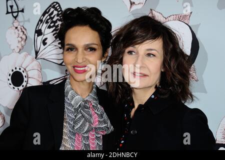 Valérie Lemercier et Farida Khelfa assistant au spectacle Schiaparelli lors de la semaine de la mode haute-Couture du printemps à l'été 2016 à Paris, le 25 janvier 2016. Photo d'Aurore Marechal/ABACAPRESS.COM Banque D'Images