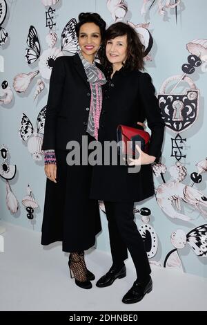 Valérie Lemercier et Farida Khelfa assistant au spectacle Schiaparelli lors de la semaine de la mode haute-Couture du printemps à l'été 2016 à Paris, le 25 janvier 2016. Photo d'Aurore Marechal/ABACAPRESS.COM Banque D'Images