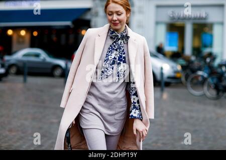 Street style, Maria Jernov arrivant au Nest automne-hiver 2016-2017 des designers qui s'est tenu à l'Hôtel d'Angleterre, à Copenhague, Danemark, le 5 février 2016. Photo de Marie-Paola Bertrand-Hillion/ABACAPRESS.COM Banque D'Images