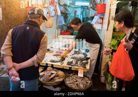 Fruits de mer à vendre dans le district de WAN Chai, Hong Kong. Banque D'Images