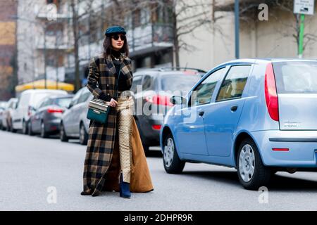 Street style, Nausheen Shah arrivant à l'ETRO automne-hiver 2016-2017 spectacle tenu à via Piranesi, à Milan, Italie, le 26 février 2016. Photo de Marie-Paola Bertrand-Hillion/ABACAPRESS.COM Banque D'Images