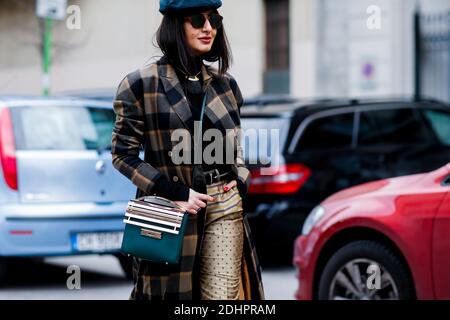 Street style, Nausheen Shah arrivant à l'ETRO automne-hiver 2016-2017 spectacle tenu à via Piranesi, à Milan, Italie, le 26 février 2016. Photo de Marie-Paola Bertrand-Hillion/ABACAPRESS.COM Banque D'Images