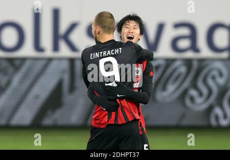 Ville de Wolfsburg, Allemagne. 11 décembre 2020. Firo: 11.12.2020 Fuvuball, Soccer 1. Bundesliga, saison 2020/2021 VfL Wolfsburg - SGE Eintracht Frankfurt 2: 1 Eintracht Daichi Kamada, jubilation, goaljubel, Eintracht Bas Dost, après le 0: 1 | usage dans le monde crédit: dpa/Alay Live News Banque D'Images