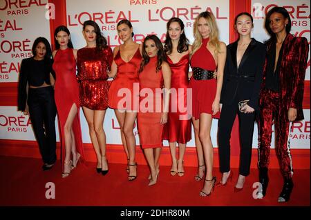 Leila Bekhti, Bianca Balti, Isabeli Fontana, Irina Shayk, Eva Langoria, Luma Gothe, Natasha Poly, Xiao Wen Ju et Liya Kebede ont assisté à la fête de l'obsession rouge pour célébrer le partenariat de l'Oréal Paris avec la semaine de la mode de Paris le 8 mars 2016 à Paris, en France. Photo d'Alban Wyters/ABACAPRESS.COM Banque D'Images