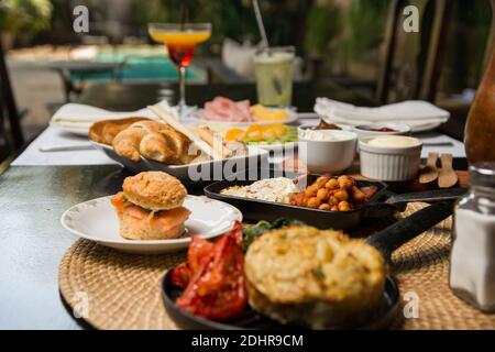 Brunch servi à l'hôtel-boutique. Banque D'Images