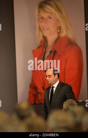 Le président français François Hollande rend hommage à la politique socialiste Sophie Dessus (décédée d'un cancer à 60 ans le 3 mars) à la salle Huguenot à Uzerches, Correze, France le 9 mars 2016. Sophie Dessus a été la première femme à représenter Correze à l'Assemblée nationale. Photo de Pascal Rondeau/ABACAPRESS.COM Banque D'Images