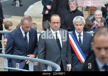 Le président français François Hollande rend hommage à la politique socialiste Sophie Dessus (décédée d'un cancer à 60 ans le 3 mars) à la salle Huguenot à Uzerches, Correze, France le 9 mars 2016. Sophie Dessus a été la première femme à représenter Correze à l'Assemblée nationale. Photo de Pascal Rondeau/ABACAPRESS.COM Banque D'Images