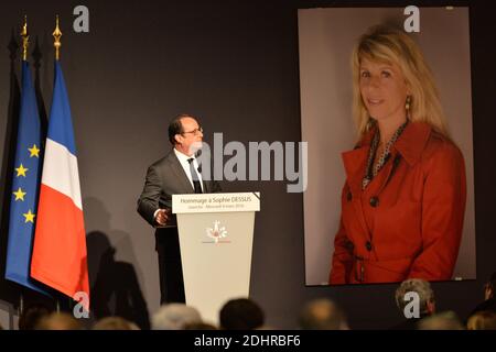 Le président français François Hollande rend hommage à la politique socialiste Sophie Dessus (décédée d'un cancer à 60 ans le 3 mars) à la salle Huguenot à Uzerches, Correze, France le 9 mars 2016. Sophie Dessus a été la première femme à représenter Correze à l'Assemblée nationale. Photo de Pascal Rondeau/ABACAPRESS.COM Banque D'Images