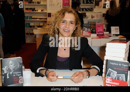 Delphine de Vigan participe à la Foire du Livre de Paris 2016 (salon du Livre) tenue à la porte de Versailles à Paris, France, le 20 2016 mars. Photo d'Alban Wyters/ABACAPRESS.COM Banque D'Images