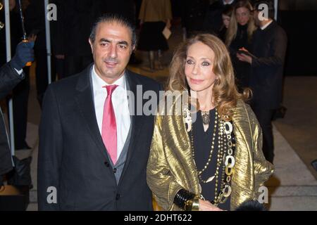 MARISA BERENSON ET SON MARI JEAN-MICHEL SIMONIAN - FICHIER ARRIVEES VALENTINO HAUTE COUTURE FEMME - FASHION WEEK DE PARIS PHOTO Par Nasser Berzane/ABACAPRESS.COM Banque D'Images
