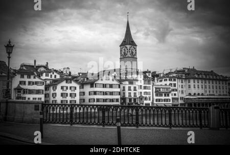 Les ponts de Zurich sur la rivière Limmat Banque D'Images