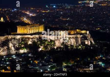 L'ancienne Acropole et le Parthénon vus de la colline du Lycabette dans le centre d'Athènes en Grèce - photo: Geopix Banque D'Images