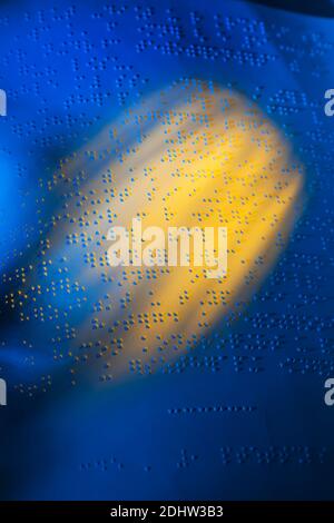 Ein Buch en Blindenschrift geschrieben. Braille , eine Schrift für Blinde, Banque D'Images