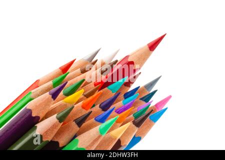 Viele verschiedene bunte Farbstifte vor weissem Hintergrund Banque D'Images