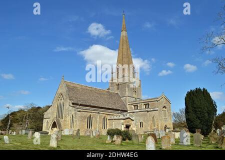 St Mary's Church, Bampton, Oxfordshire, Royaume-Uni, un joli village dans les Cotswolds. Banque D'Images