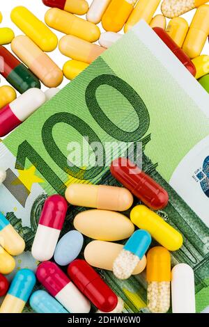 Verschiedene Tabletten, Kosten, Geld, Euro, Krankenhasse,, Medizin, comprimés, Banque D'Images