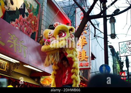 Shishimai danse pendant le nouvel an chinois à Yokohama Chinatown 2013 Banque D'Images