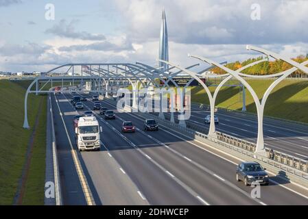 ST. PETERSBOURG, RUSSIE - 05 OCTOBRE 2018 : sur le diamètre de ​ ​ à grande vitesse de l'Ouest, le jour d'octobre Banque D'Images