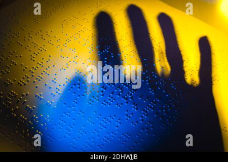 Ein Buch en Blindenschrift geschrieben. Braille , eine Schrift für Blinde, Banque D'Images