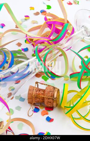 Luftschlangen und Konfetti zu Silvester, Fotomontage, Banque D'Images