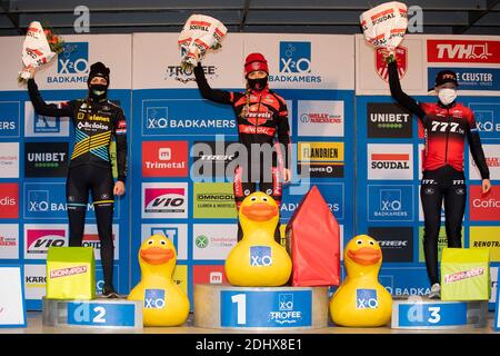 Dutch Lucinda Brand, Dutch Denise Betsema et Dutch Annemarie le pire sur le podium après la course d'élite féminine du Scheldecross Antwerpen Banque D'Images