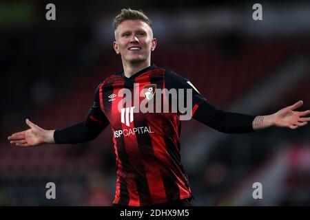 Sam Suridge, de l'AFC Bournemouth, célèbre le cinquième but de son équipe lors du match du championnat Sky Bet au stade Vitality, à Bournemouth. Banque D'Images