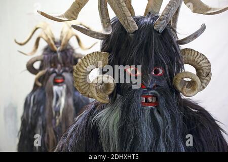 Un Krampus, personnage traditionnel anthropomorphique et corné dans la région alpine, Bad Gastein , Autriche Banque D'Images