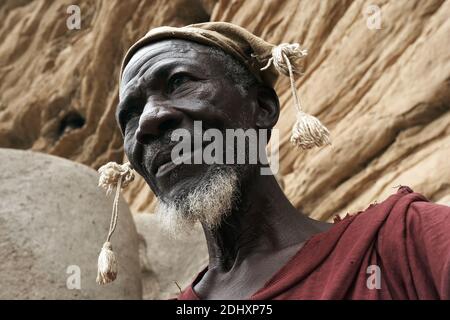 Ancien dans le village de Bani Hameau dans la région de Dogon, Mali, Afrique de l'Ouest Banque D'Images