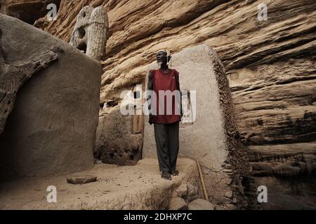 Ancien dans le village de Bani Hameau dans la région de Dogon, Mali, Afrique de l'Ouest Banque D'Images