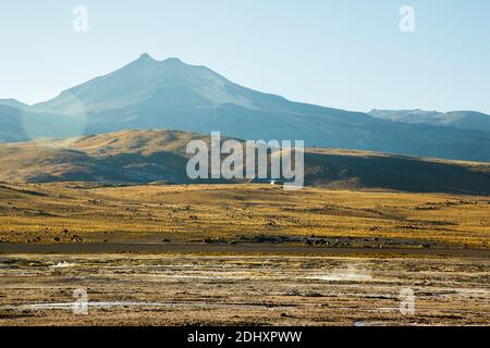 Champ geyser El Tatio et zone géothermique, situés dans les Andes, dans la région d'Atacama, dans le nord du Chili, en Amérique du Sud Banque D'Images