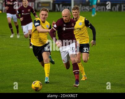 Scottish Championship - Heart of Midlothian / Queen of the South. Tynecastle Park, Édimbourg, Midlothian, Royaume-Uni. 12 décembre 2020. Les cœurs accueillent Queen of the South au championnat écossais de Tynecastle Park, à Édimbourg. Pic shows: HeartsÕ Liam Boyce, s'éloigne de la Reine du milieu de terrain du Sud, Dan Pybus, et la Reine de la Réserve du Sud, Wullie Gibson, Credit: Ian Jacobs/Alay Live News Banque D'Images