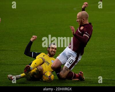 Scottish Championship - Heart of Midlothian / Queen of the South. Tynecastle Park, Édimbourg, Midlothian, Royaume-Uni. 12 décembre 2020. Les cœurs accueillent Queen of the South au championnat écossais de Tynecastle Park, à Édimbourg. Pic shows: A cratching attach by Queen of the South Defender, Gregor Buchanan, on HeartsÕ Liam Boyce, Credit: Ian Jacobs/Alay Live News Banque D'Images