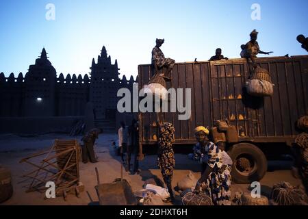 AFRIQUE/MALI / Djenne /Journée du marché à la mosquée de Djenne. Banque D'Images