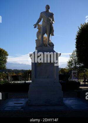 AJAXNETPHOTO. 2019 PAU, FRANCE. - STATUE DU ROI HENRI IV VU DE LA PLACE ROYALE AUX BOULEVARDS DES PYRÉNÉES END.PHOTO:JONATHAN EASTLAND/AJAX REF:GX8191010 823 Banque D'Images