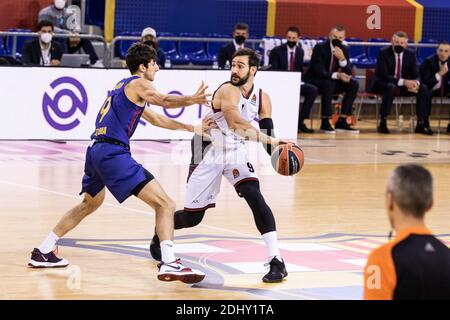 Riccardo Moraschini d'AX Armani Exchange Milan pendant le match de basketball EuroLeague de Turkish Airlines entre le FC Barcelone et AX Armani Exchange Milan le 11 décembre 2020 au Palau Blaugrana à Barcelone, Espagne - photo Javier Borrego / Espagne DPPI / DPPI / LM Banque D'Images