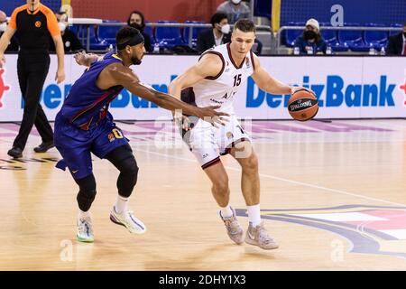 Kaleb Tarczewski d'AX Armani Exchange Milan pendant le match de basketball EuroLeague de Turkish Airlines entre le FC Barcelone et AX Armani Exchange Milan le 11 décembre 2020 au Palau Blaugrana à Barcelone, Espagne - photo Javier Borrego / Espagne DPPI / DPPI / LM Banque D'Images