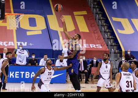 Adam Hanga du FC Barcelone tire au panier lors du match de basket-ball EuroLeague de Turkish Airlines entre le FC Barcelone et AX Armani Exchange Milan le 11 décembre 2020 au Palau Blaugrana à Barcelone, Espagne - photo Javier Borrego / Espagne DPPI / DPPI / LM Banque D'Images