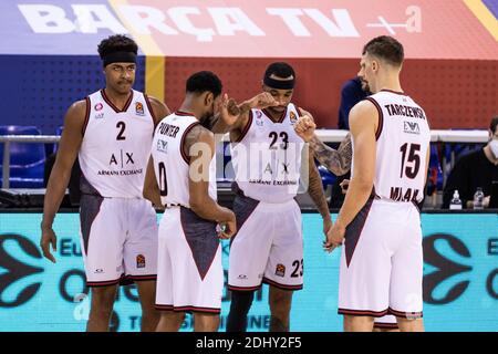 Malcolm Delaney, Zach LeDay, Kevin Punter et Kaleb Tarczewski d'AX Armani Exchange Milan gestes pendant la compagnie aérienne turque / LM Banque D'Images